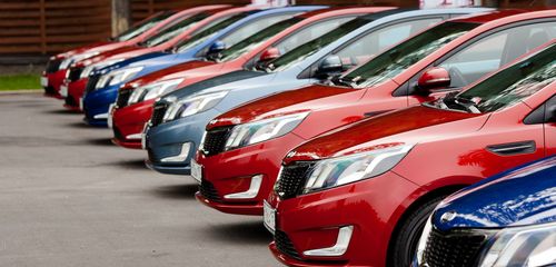 Падение продаж автомобилей в Петербурге признано рекордным