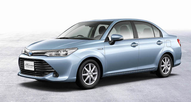 2015 Toyota Corolla Axio front three quarters