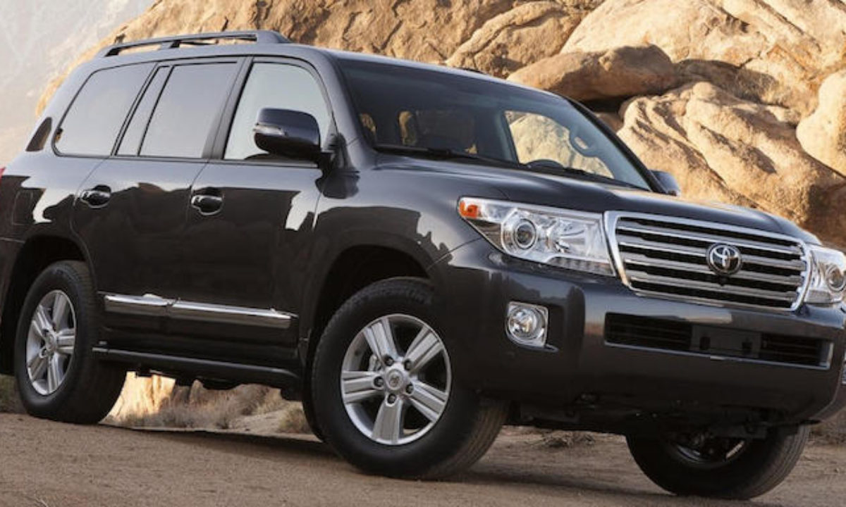 Блогер залил в бензиновый Toyota Land Cruiser 200 дизельное топливо