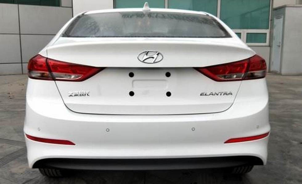 Hyundai Elantra budet osnashhatsya novym motorom 1