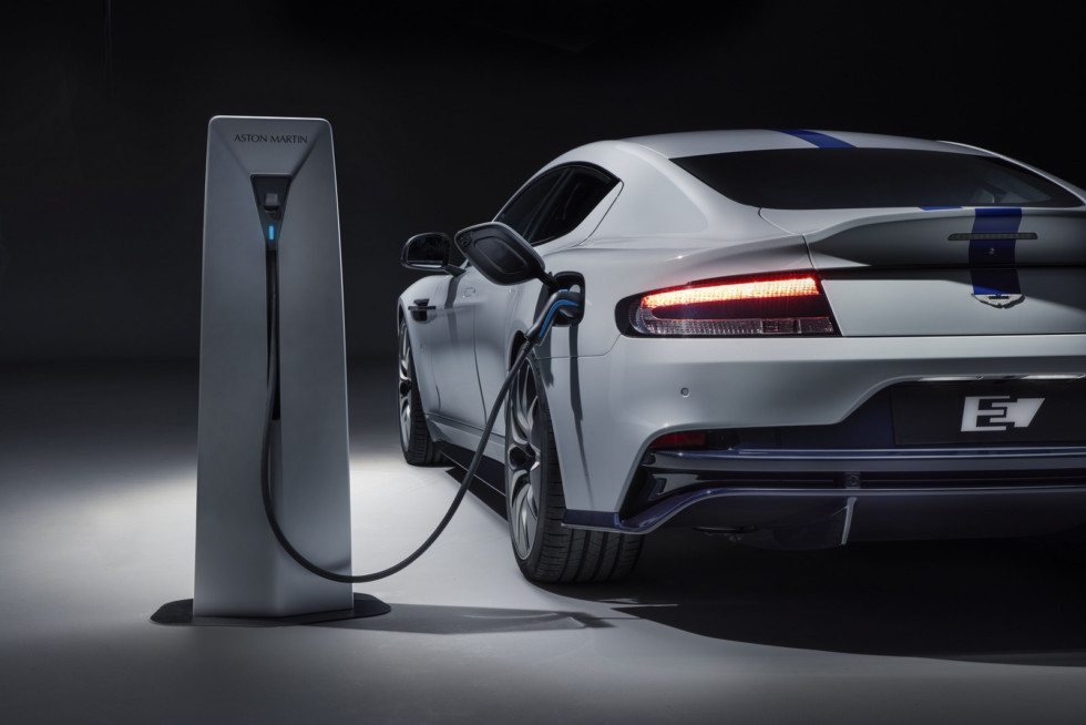 Predstavlen pervyj elektrifitsirovannyj avtomobil Aston Martin 1
