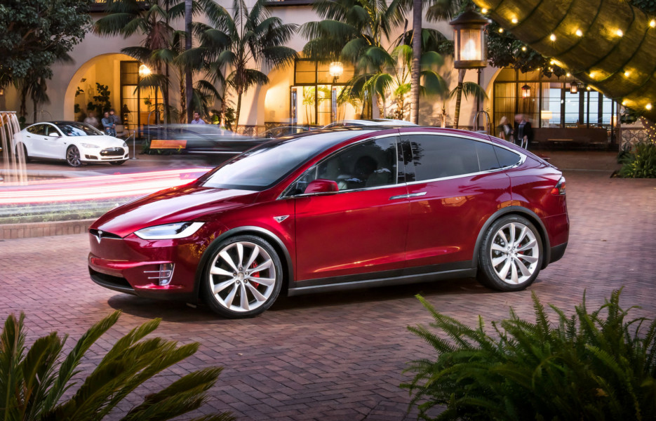 Tesla uvelichila avtonomnost Model X
