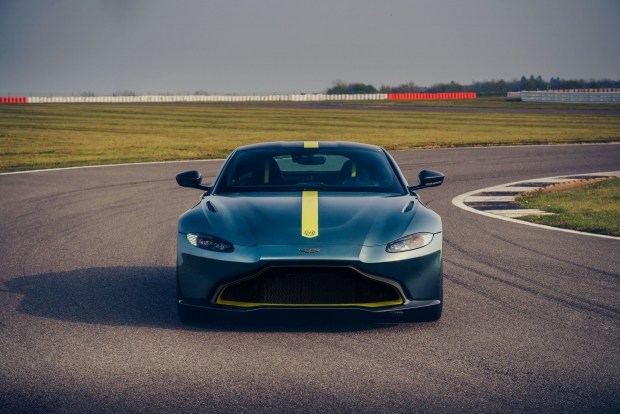 Aston Martin sdelal oblegchyonnyj Vantage AMR1