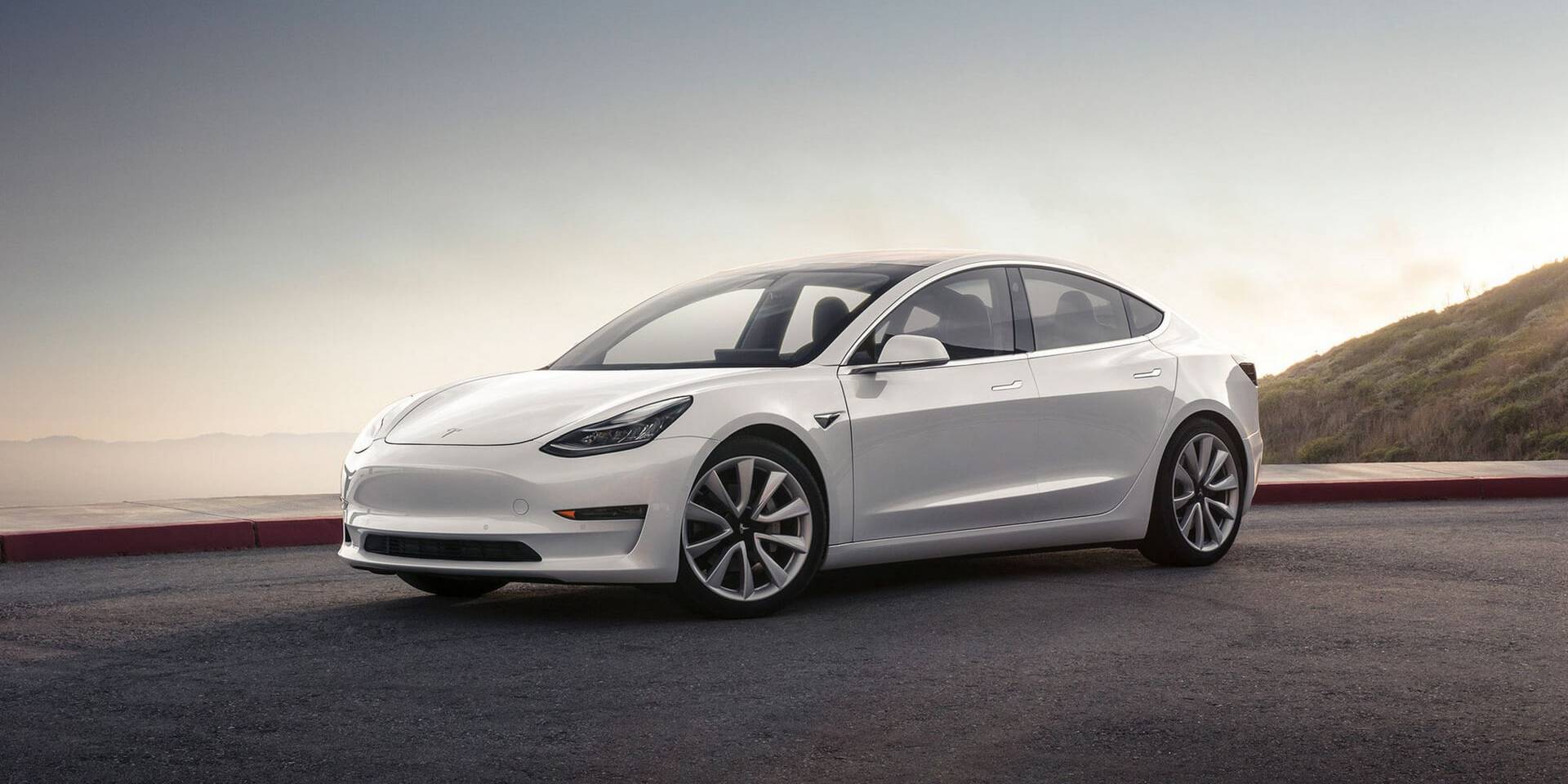 Tesla byot novye rekordy prodazh
