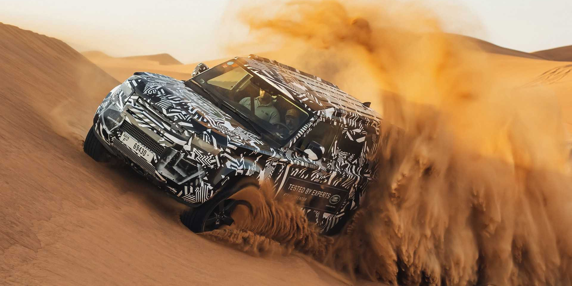 Land Rover Defender ispytali v pustyne