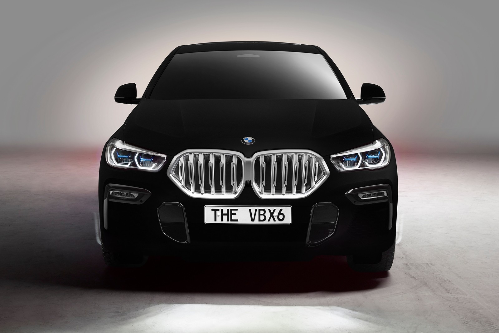 Novyj BMW X6 pokrasyat v svetopogloshhayushhij czvet1