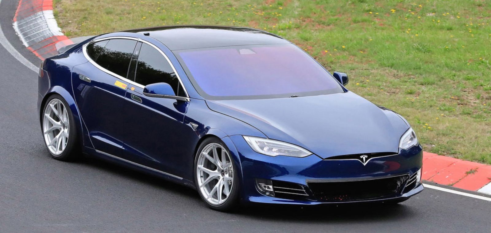 Ozvuchena data starta vypuska Tesla Model S Plaid