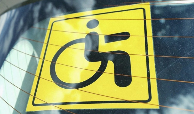 Deputaty hotyat zapretit evakuirovat avtomobili invalidov 1