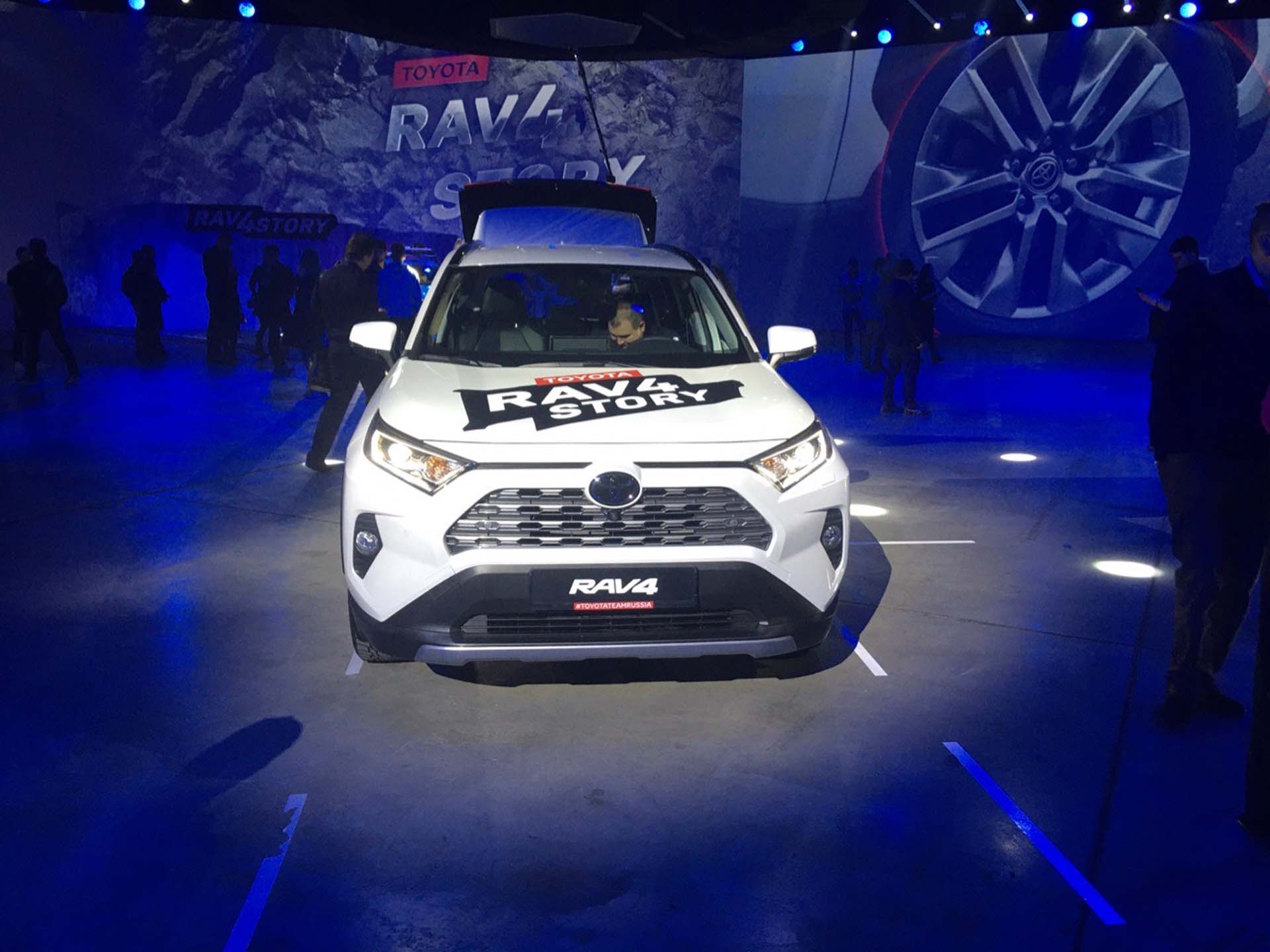 V Moskve sostoyalas oficzialnaya prezentacziya Toyota RAV4