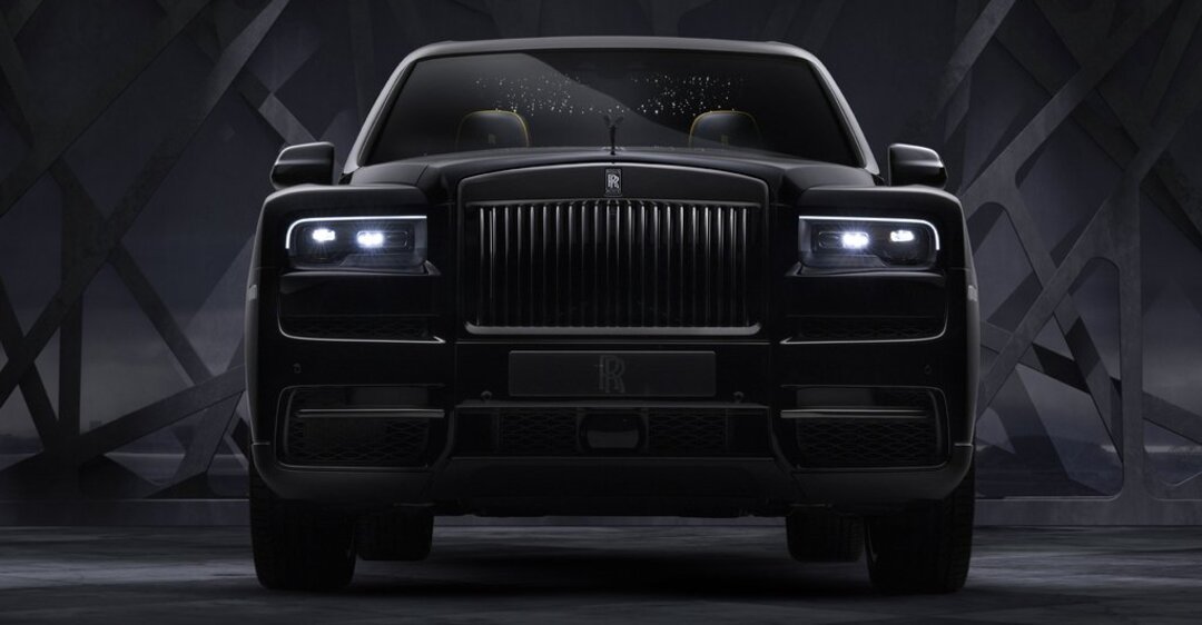 Rolls Royce pokazal v Moskve krossover Cullinan Black Badge