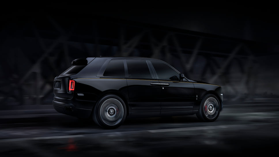Rolls Royce pokazal v Moskve krossover Cullinan Black Badge1