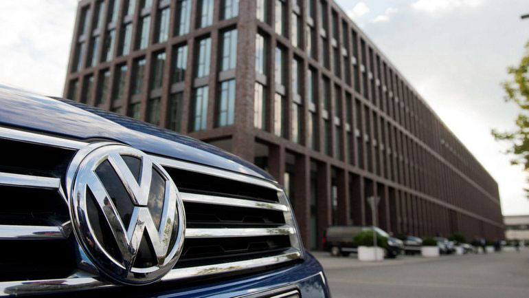 Volkswagen propustit avtosalon v Parizhe