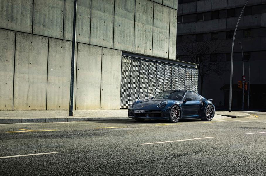 Новый Porsche 911 Turbo вышел вслед за версией Turbo S