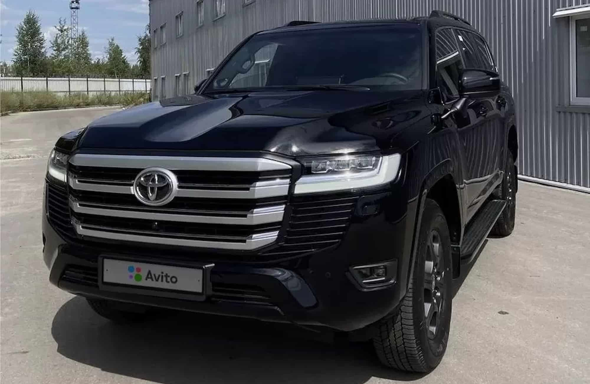 В России нашли самый дорогой Land Cruiser 300: он бронированный