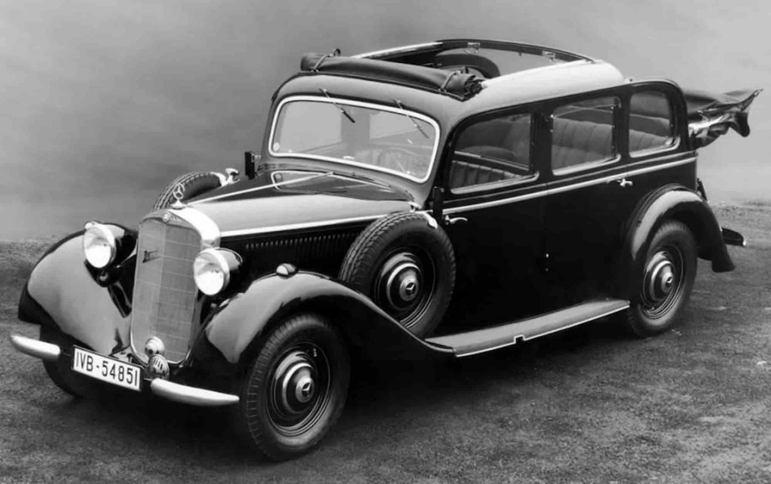 Первый немецкий автомобиль. Мерседес-Бенц-260d. Мерседес Бенц 260d 1936. Mercedes 260d w138. Мерседес-Бенц Бенц-260.
