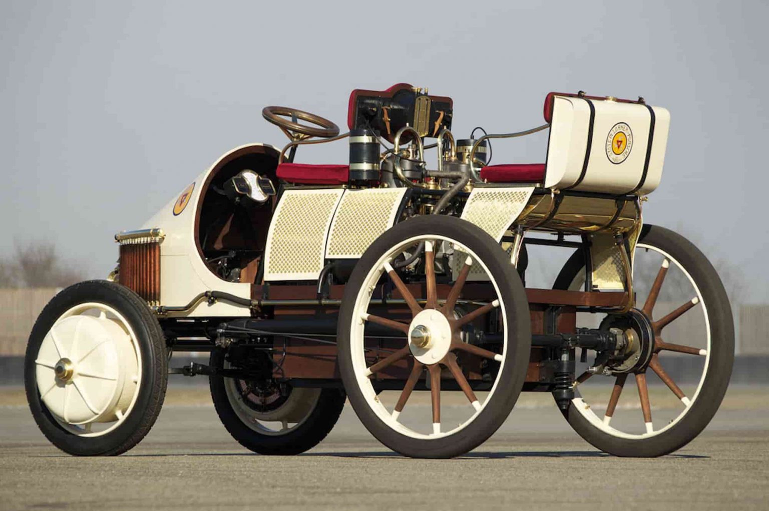 Самый первый. Lohner-Porsche гибридный автомобиль. Электромобиль Lohner Porsche. Порше 1900. Фердинанд Порше электромобиль.