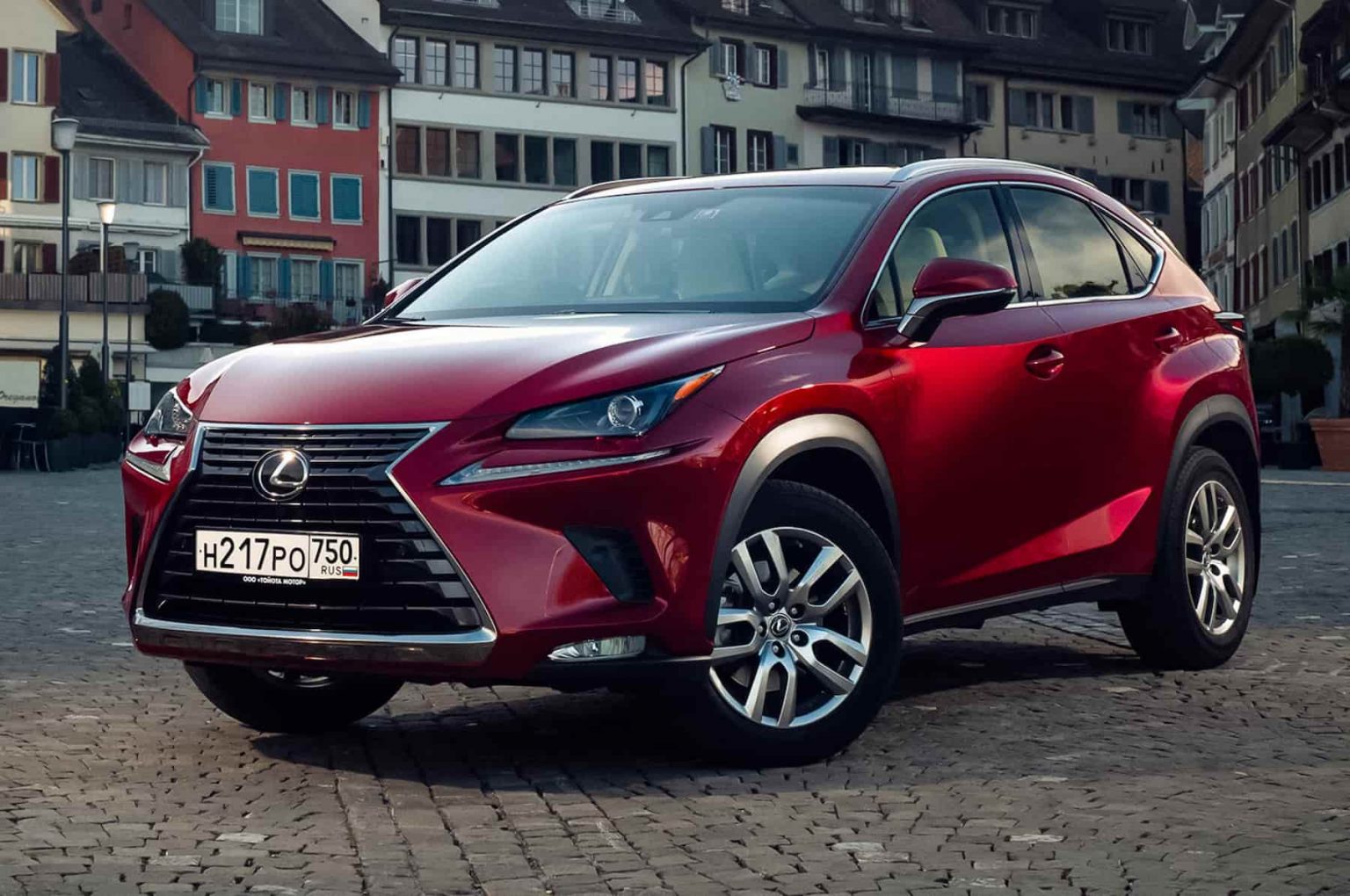 Lexus NX 200t бордовый