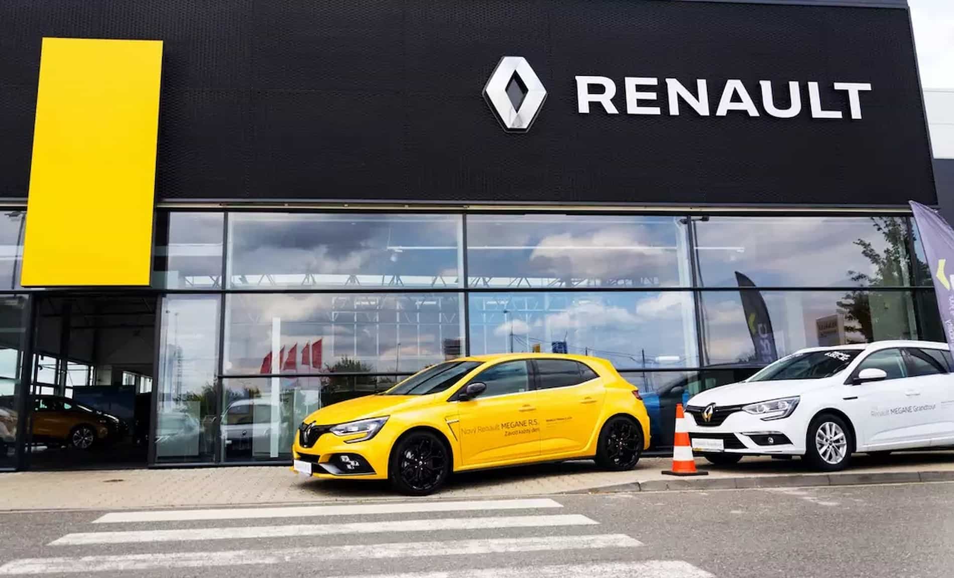 Дилеры посетовали на дефицит автомобилей Renault в России