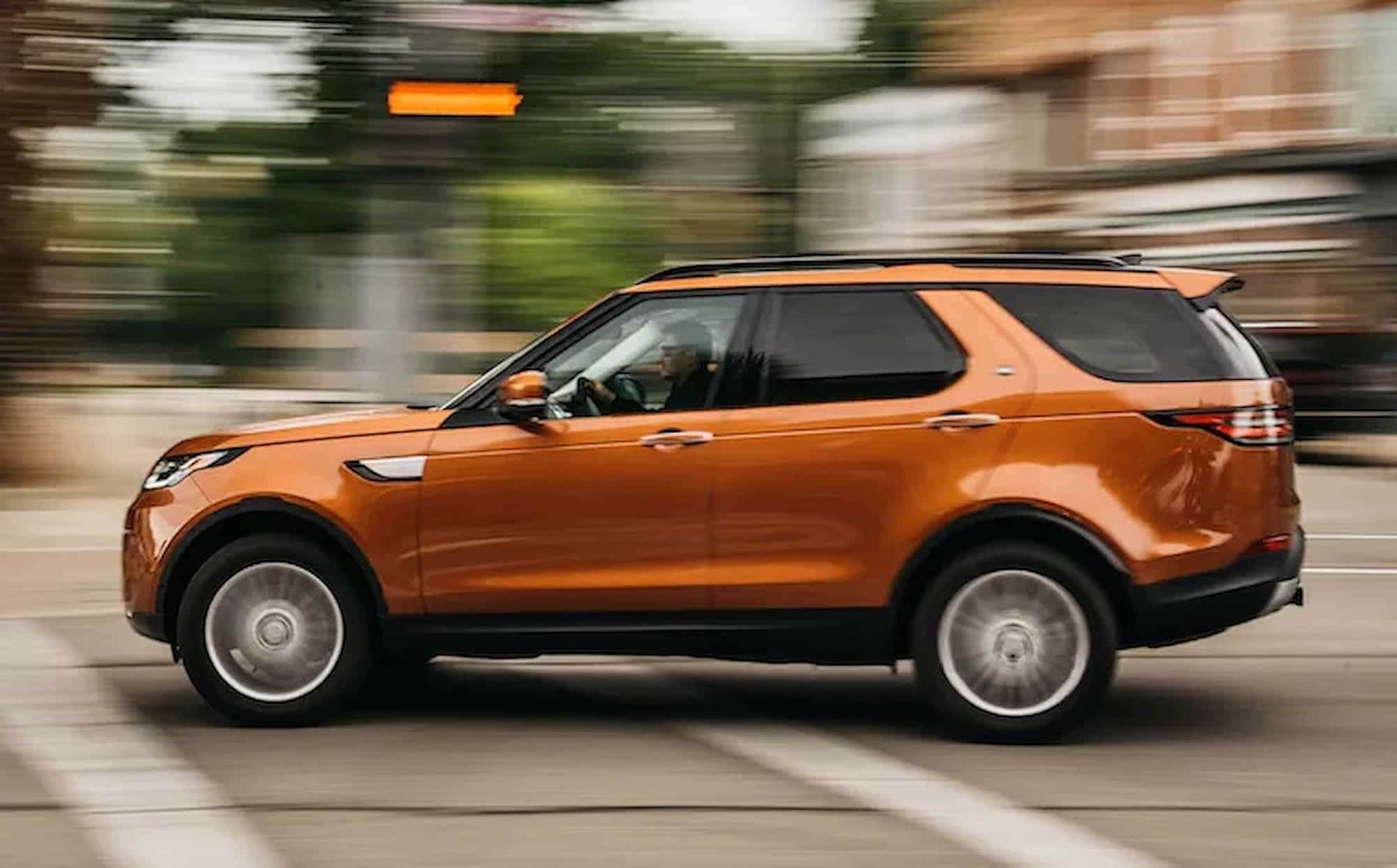 Копия 2017 Land Rover Discovery Td6 HSE side profile in motion 01 1