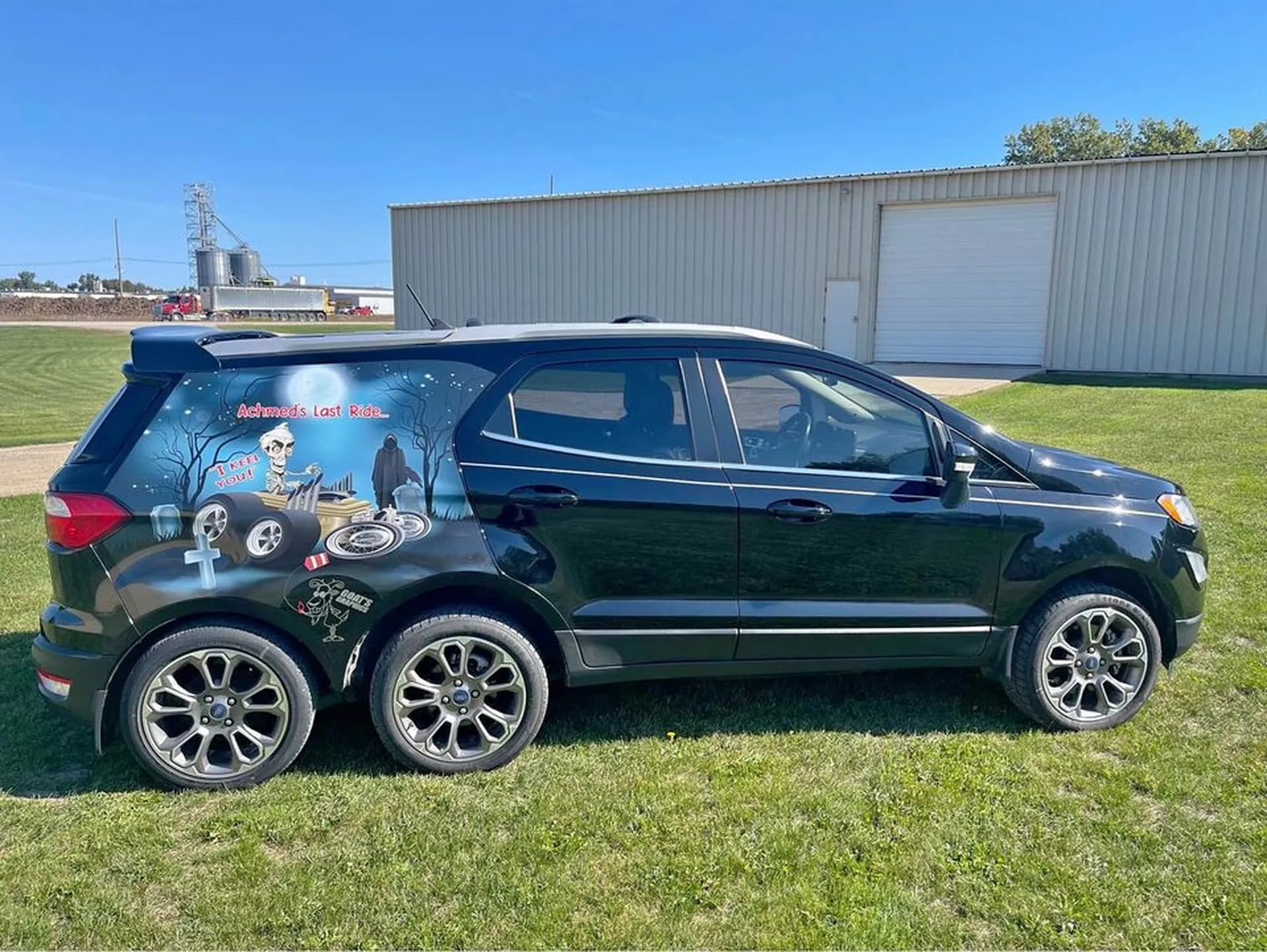 Ford EcoSport With Six Wheels 3 1