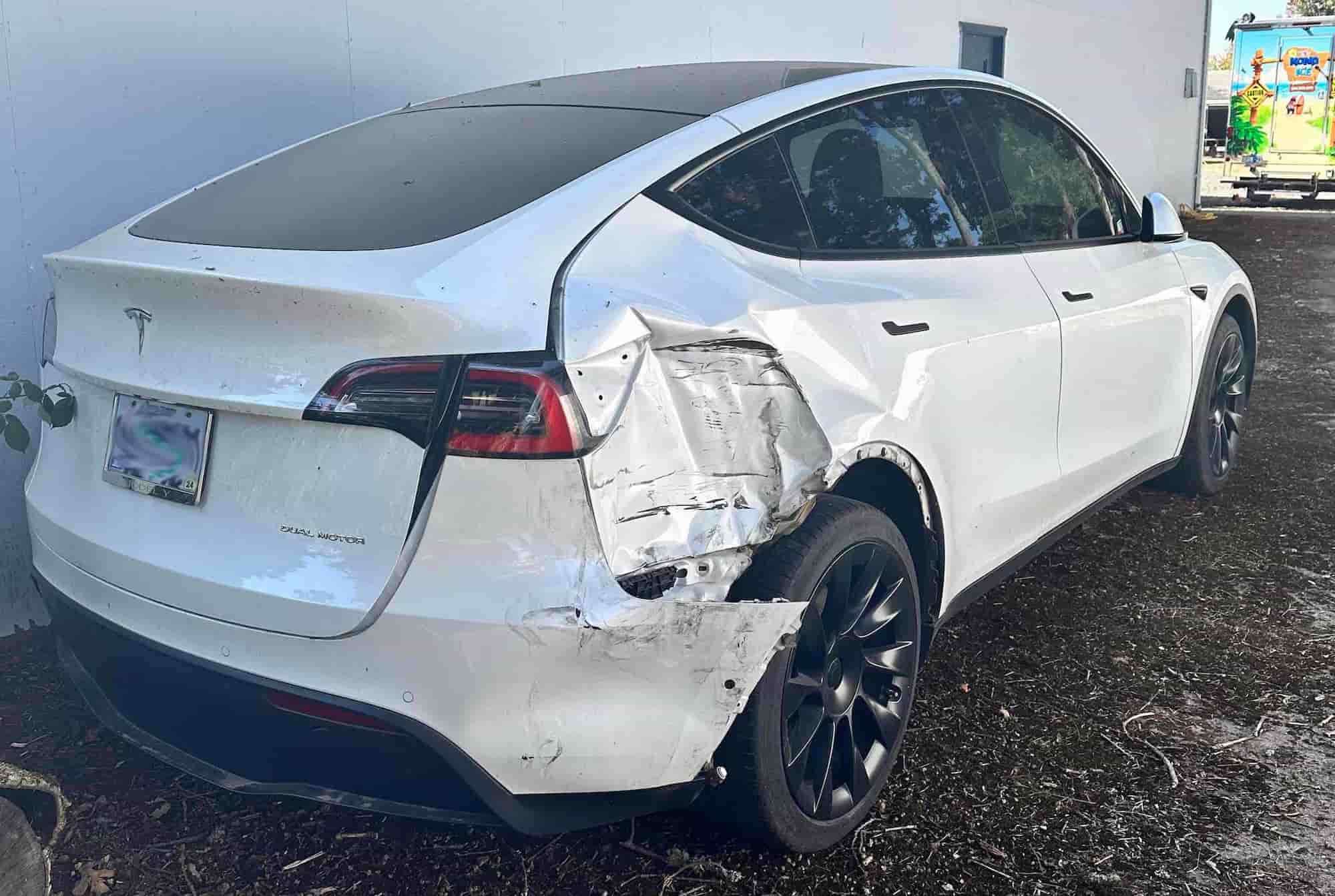 Tesla Y damage 2