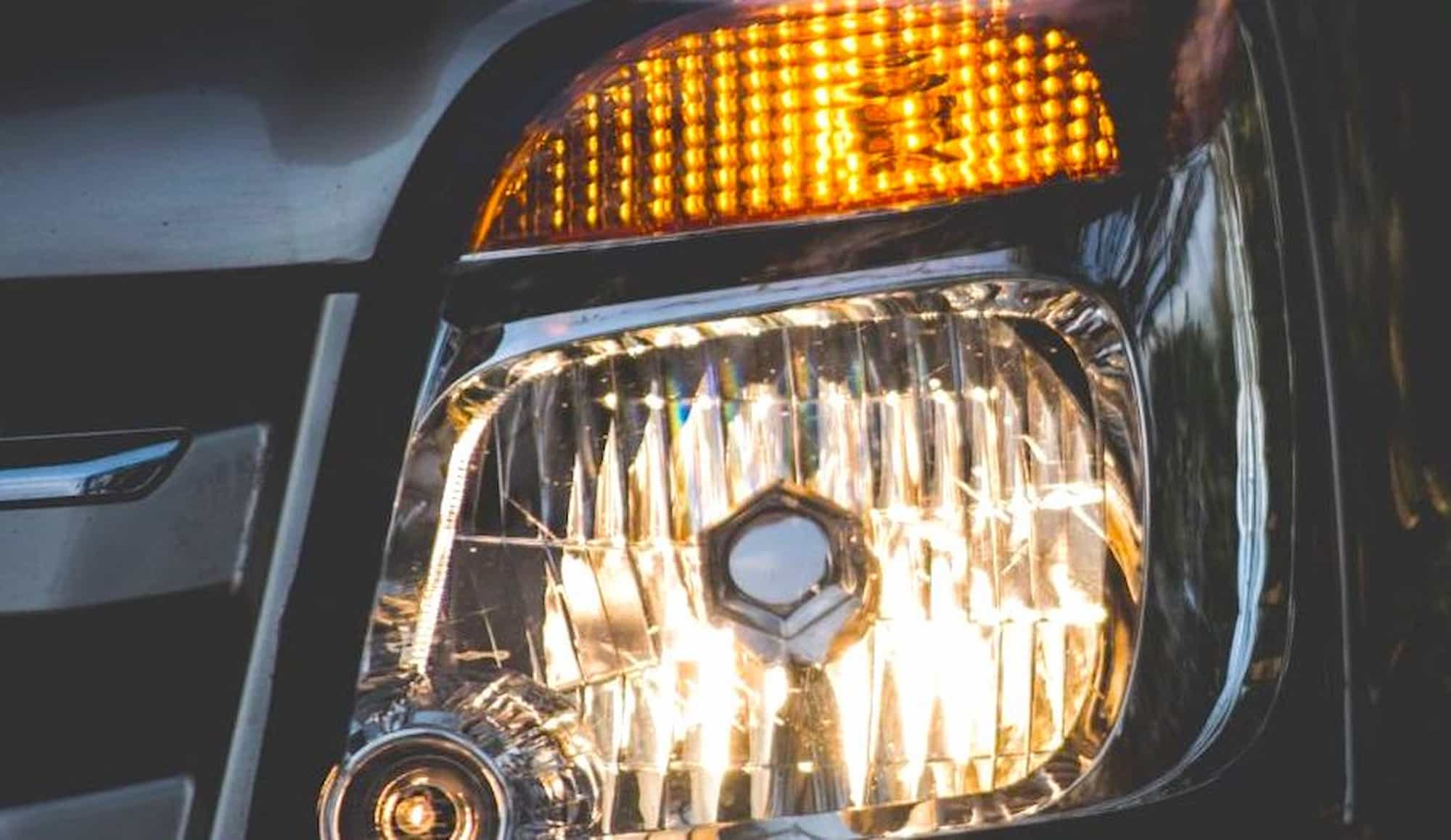 car headlights and side lights explained 1500x500 1