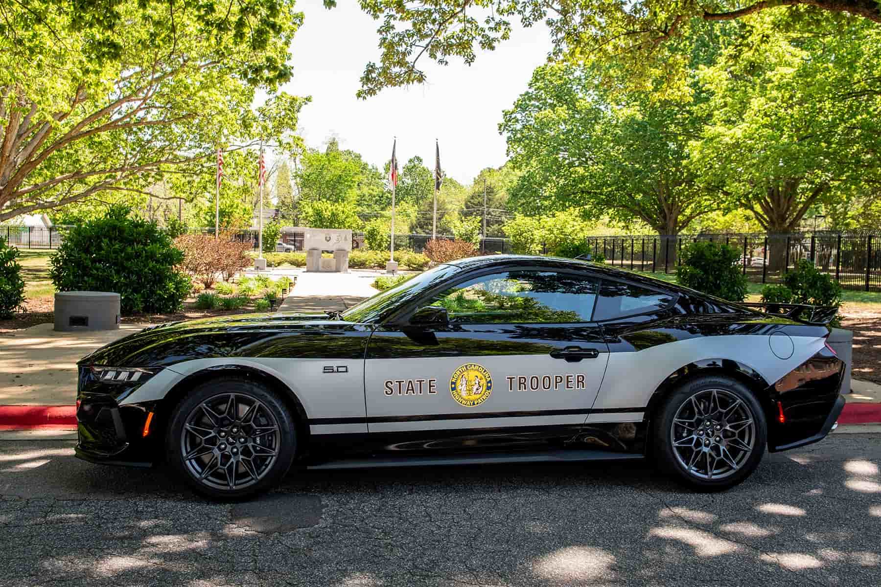 Полиция США похвасталась новыми Ford Mustang GT