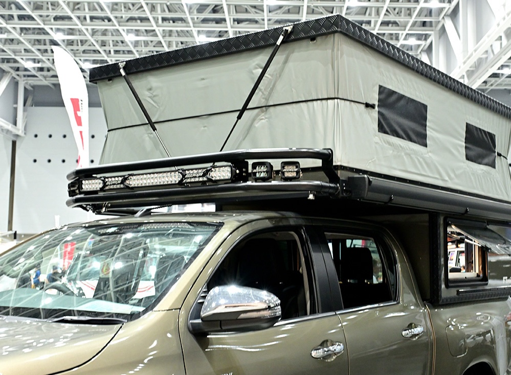 Представлен двухэтажный Toyota Hilux: в нем можно жить трем путешественникам