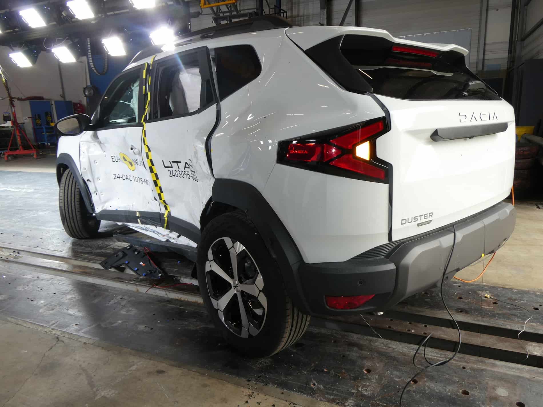 euro ncap crash tests new 2204 dacia duster says customers should buy something safer 7 1