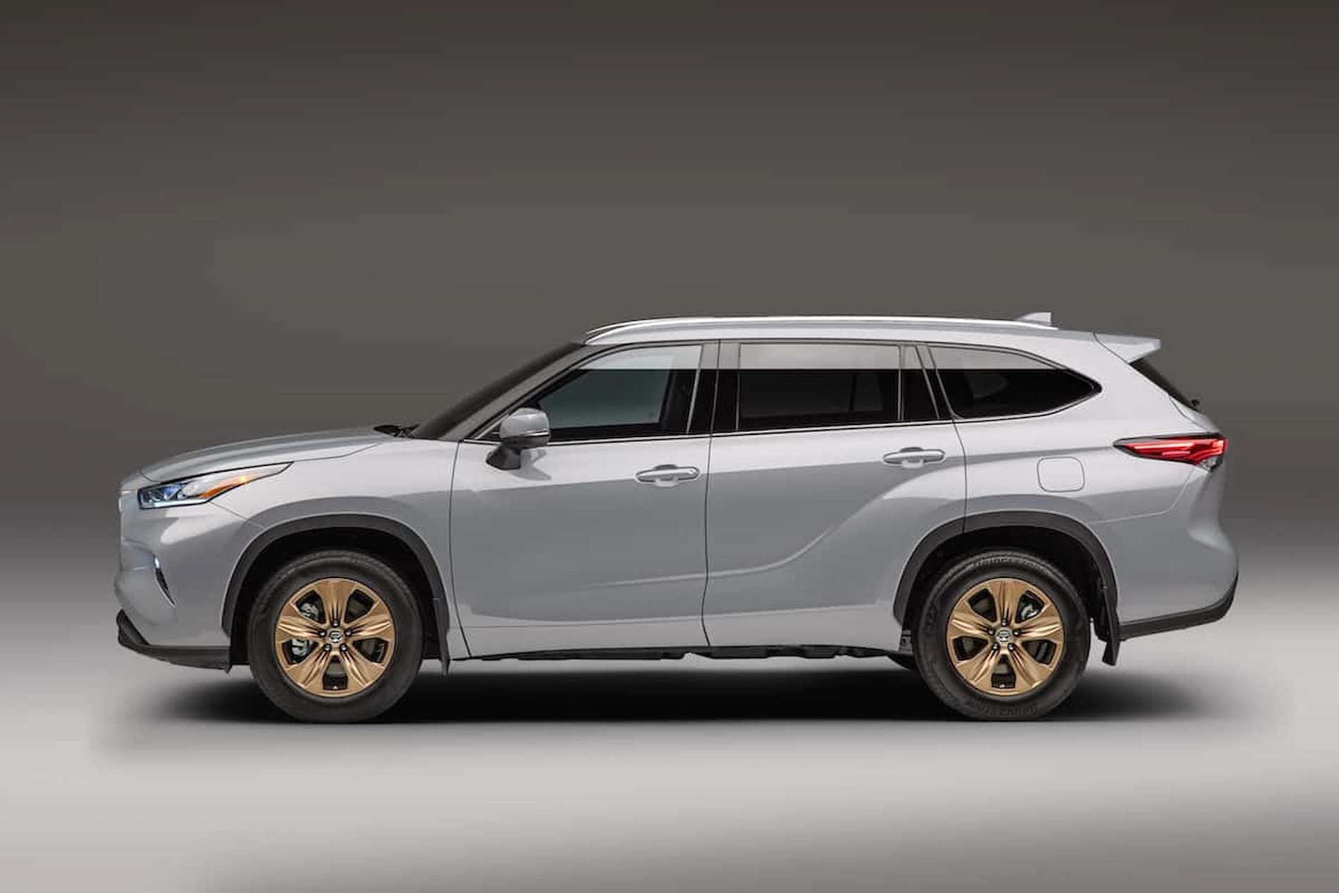 2022 Toyota Highlander Hybrid Bronze Edition sideview