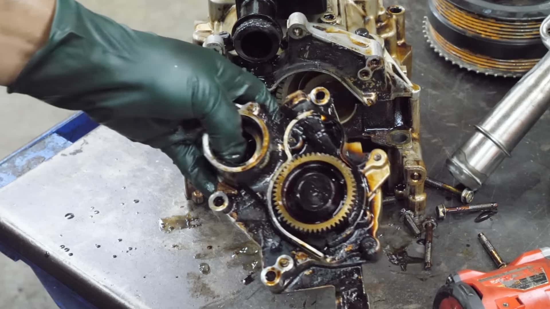 ecoboost four cylinder engine teardown with sludge in heads 1