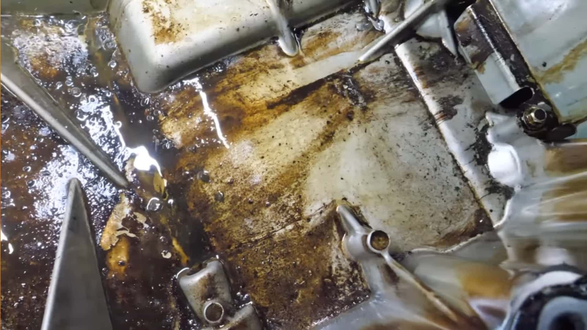 ecoboost four cylinder engine teardown with sludge in heads 3