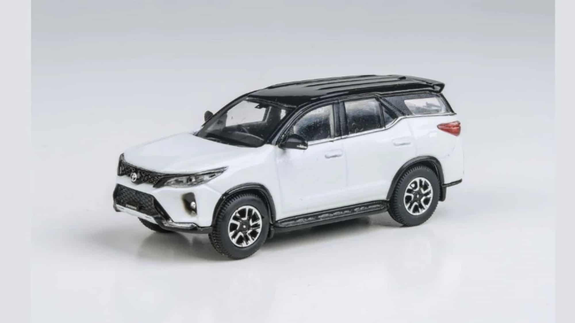 toyota fortuner diecast 3 1728957451