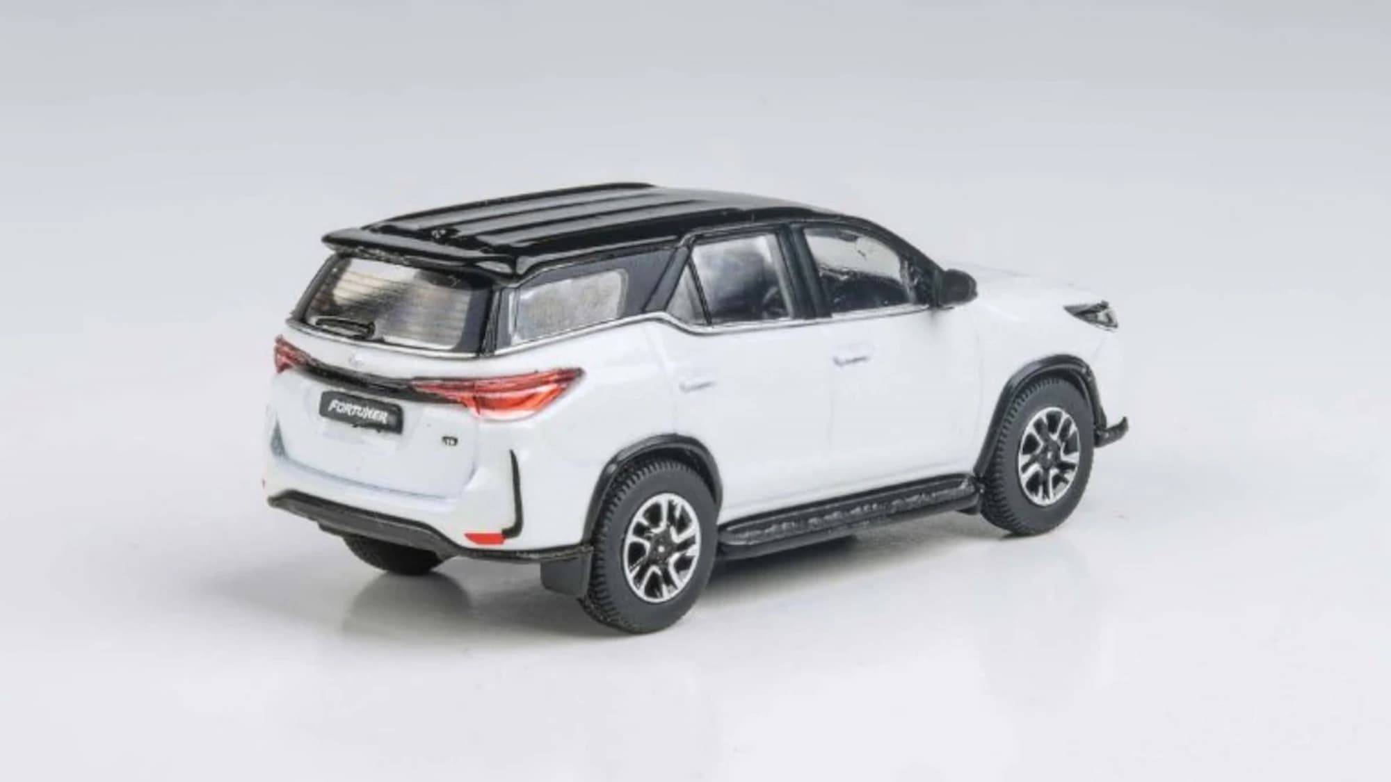 toyota fortuner diecast 4 1728957451