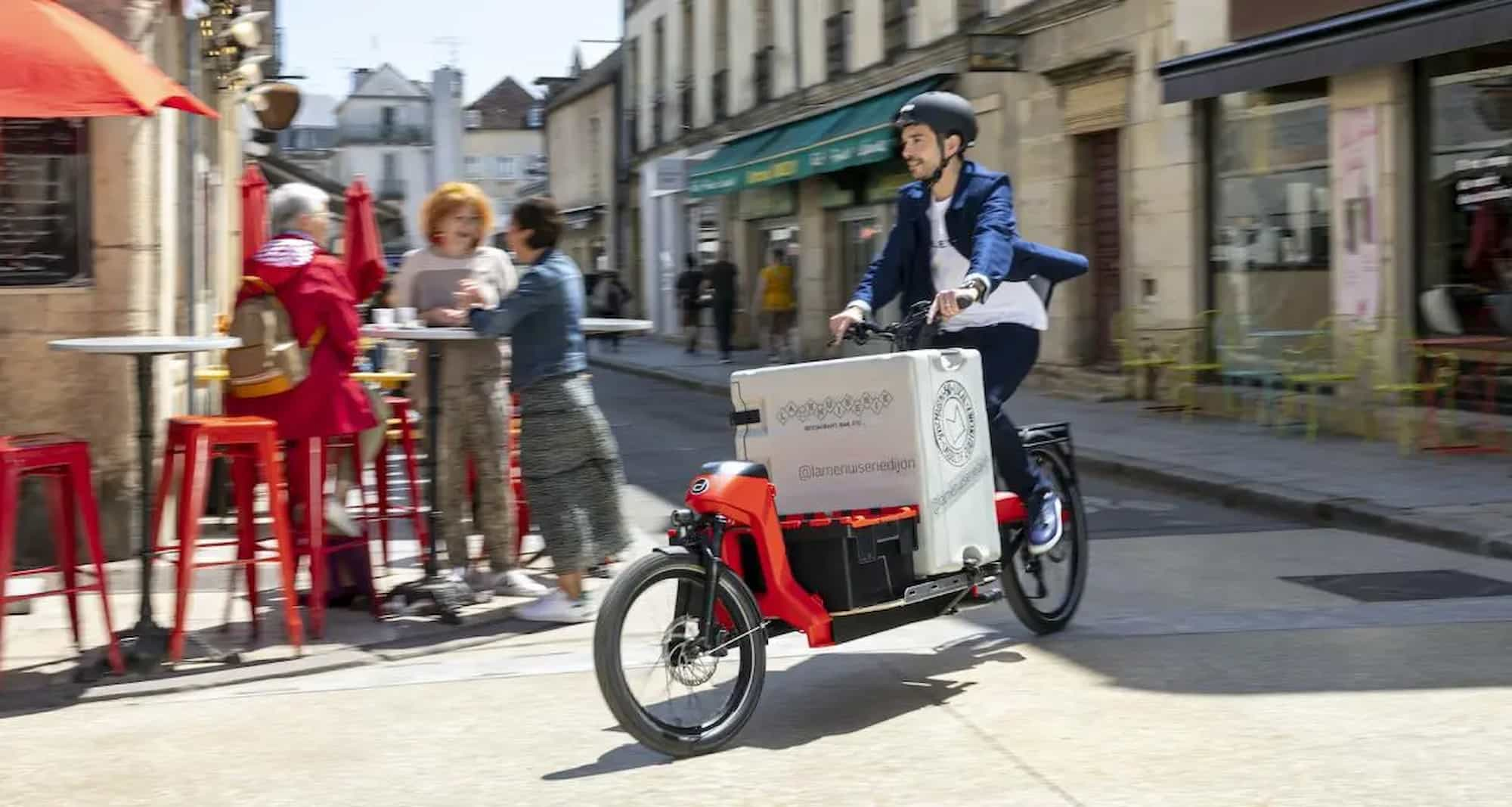 1200 L le toyota cargo verso un outil de pro