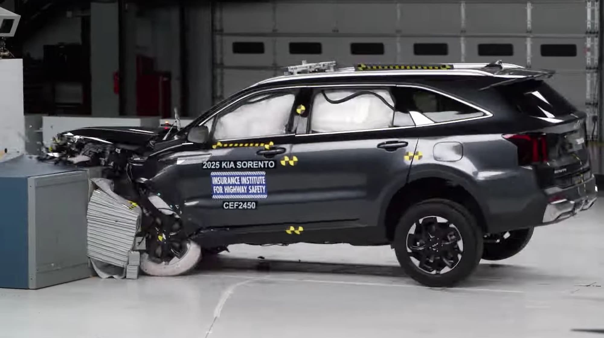 2025 kia sorento earns marginal rating in iihs crash test 8 1