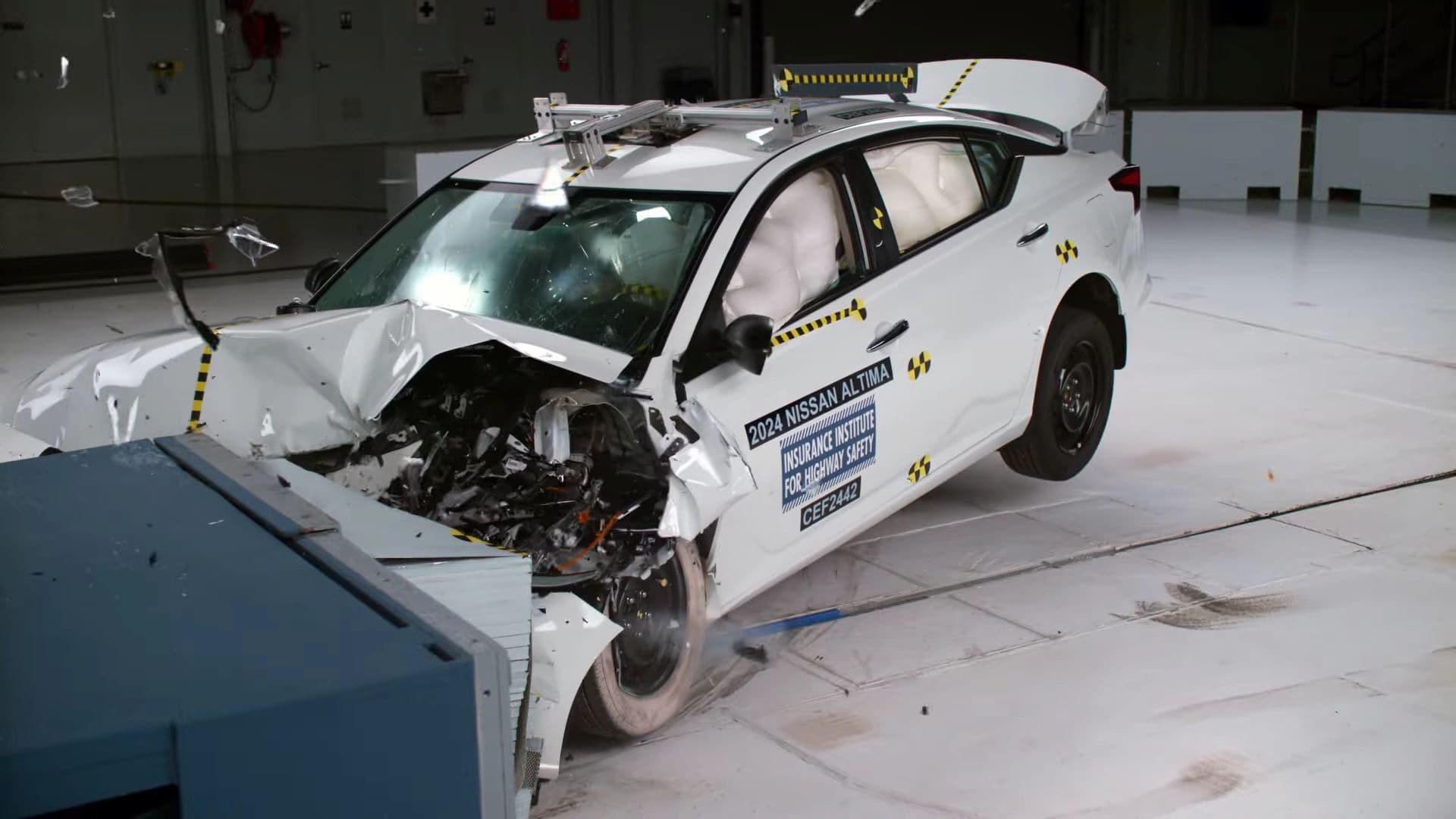 2025 nissan altima flunks crash tests 10 1