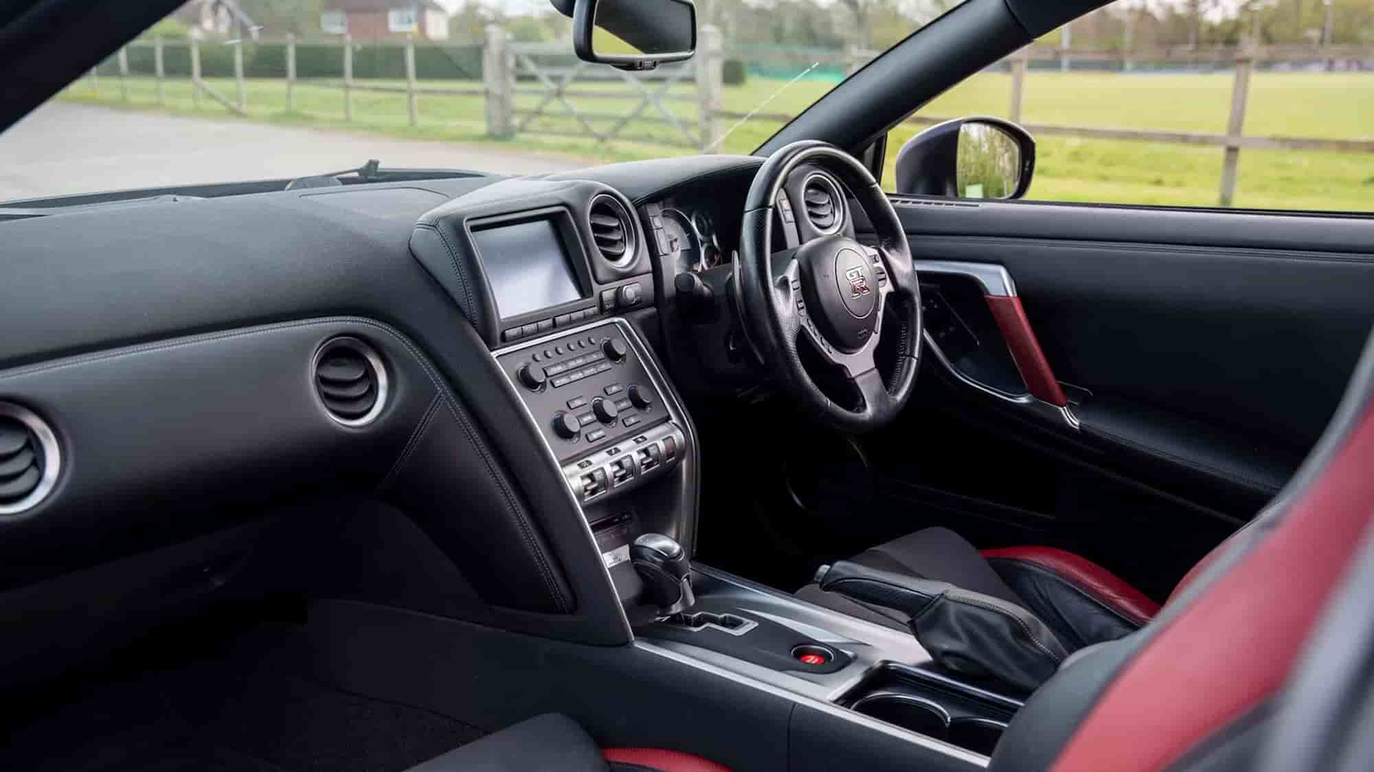 Продается Nissan GT-R, который раньше принадлежал чемпиону Формулы-1 7 JSH01645 HDR