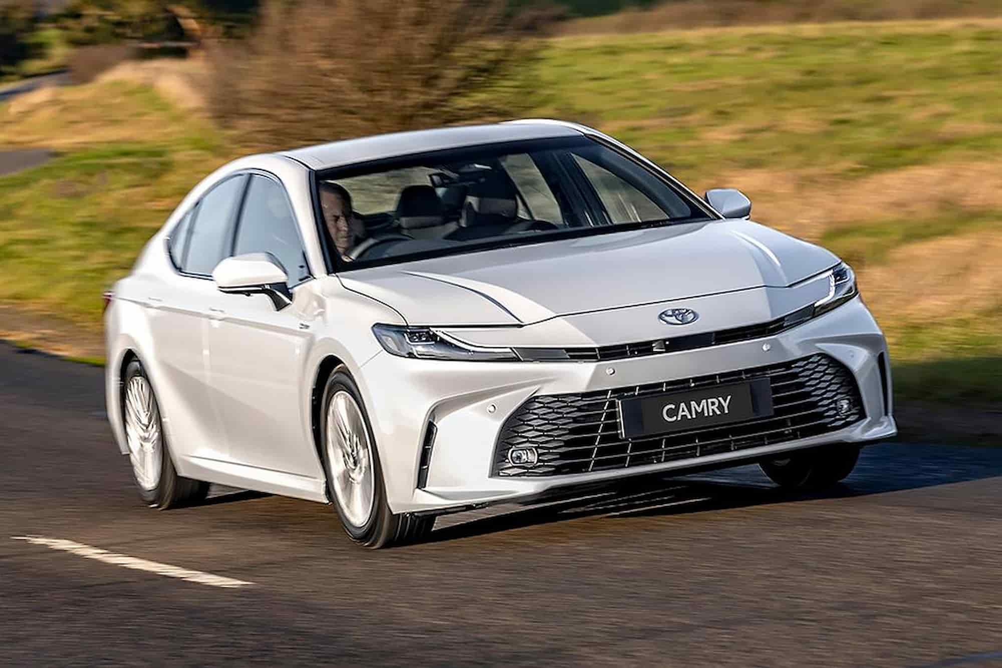 В Японии назвали 8 автомобилей, с которыми можно игнорировать заправки 8 toyota camry my24 08 w5g8 1