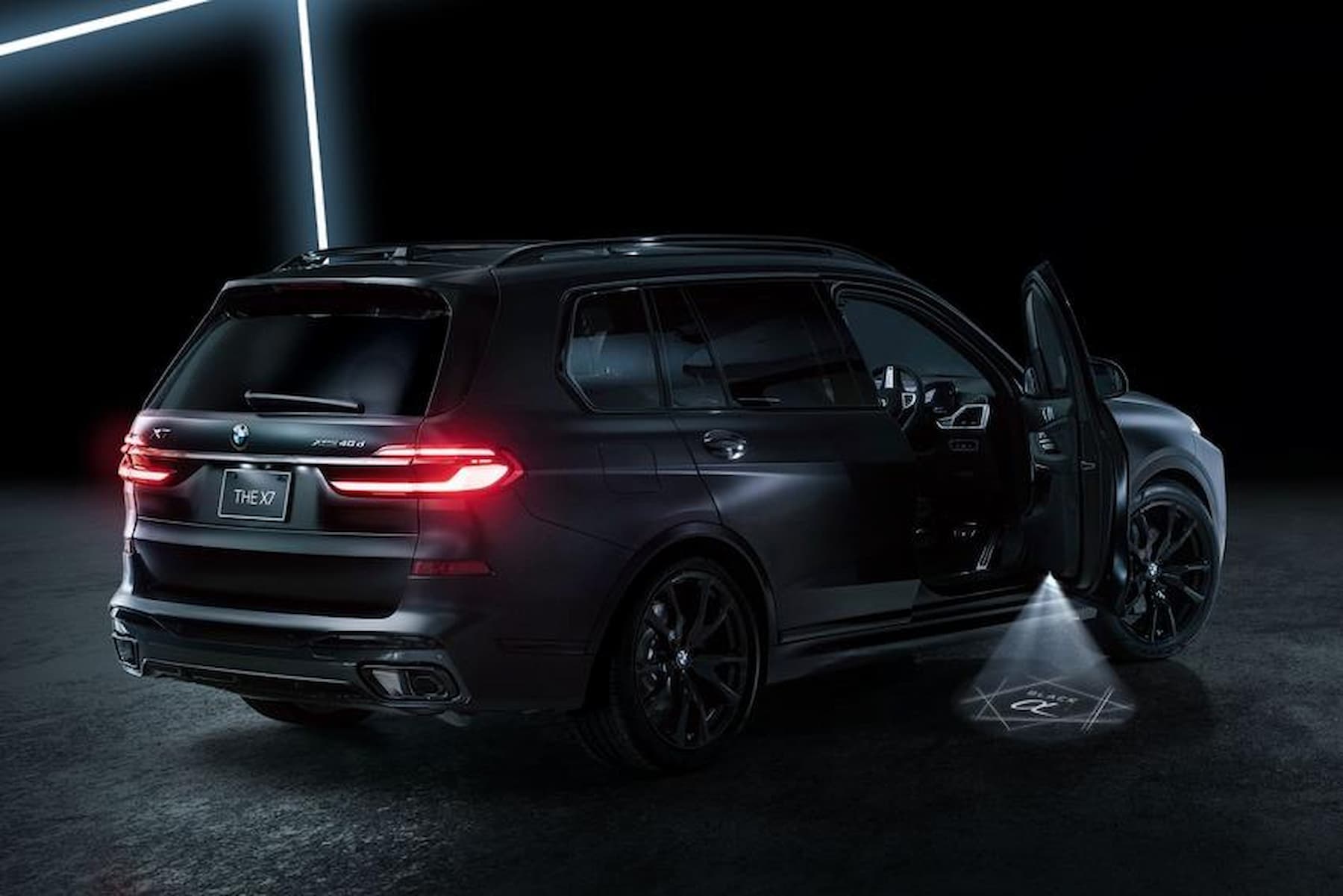 В Японии начали продавать самый «нарядный» BMW X7 10 250509 28377 2 75pNT 1