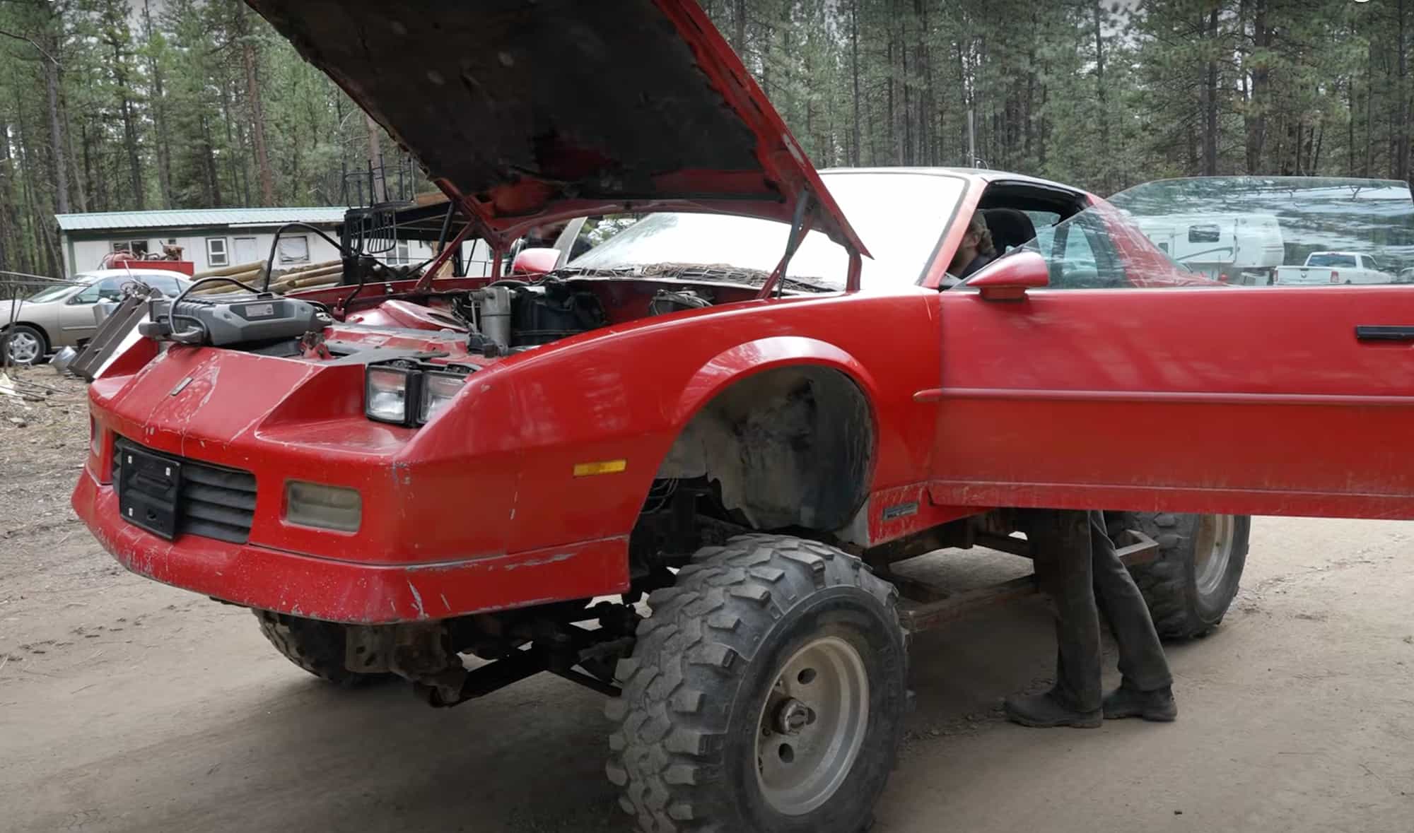 Chevrolet Camaro превратили во внедорожник в стиле «Безумного Макса» 5 Снимок экрана 2025 05 09 в 07.48.07