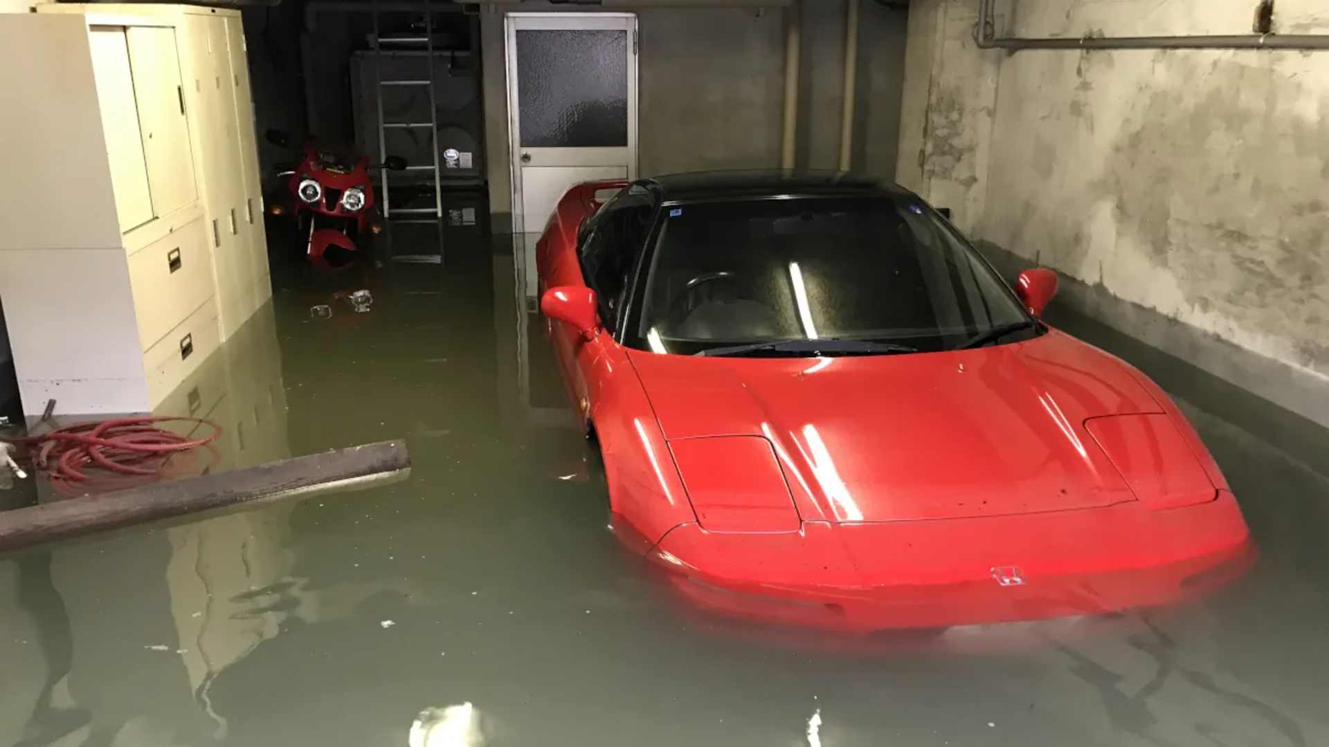 Затопленный Honda NSX продали в Японии за 8 миллионов иен 1 Затопленный Honda NSX продали в Японии за 8 миллионов иен