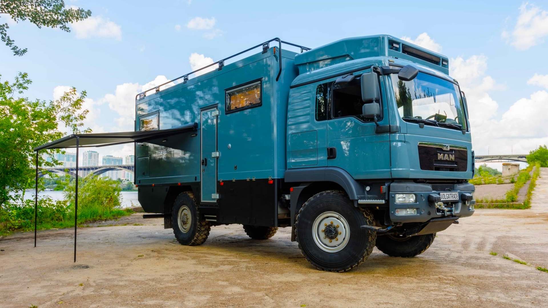 В России показали дорогой экспедиционный автодом 4x4 на базе грузовика MAN