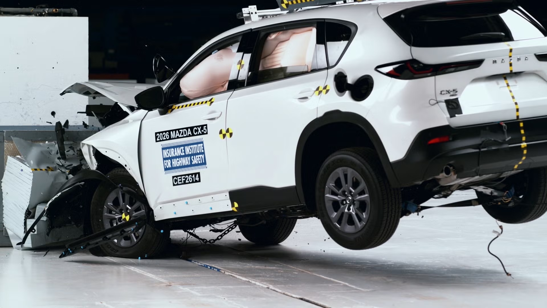 Mazda CX-5 вновь признали одним из самых безопасных кроссоверов в мире 2 Mazda CX-5 вновь признали одним из самых безопасных кроссоверов в мире