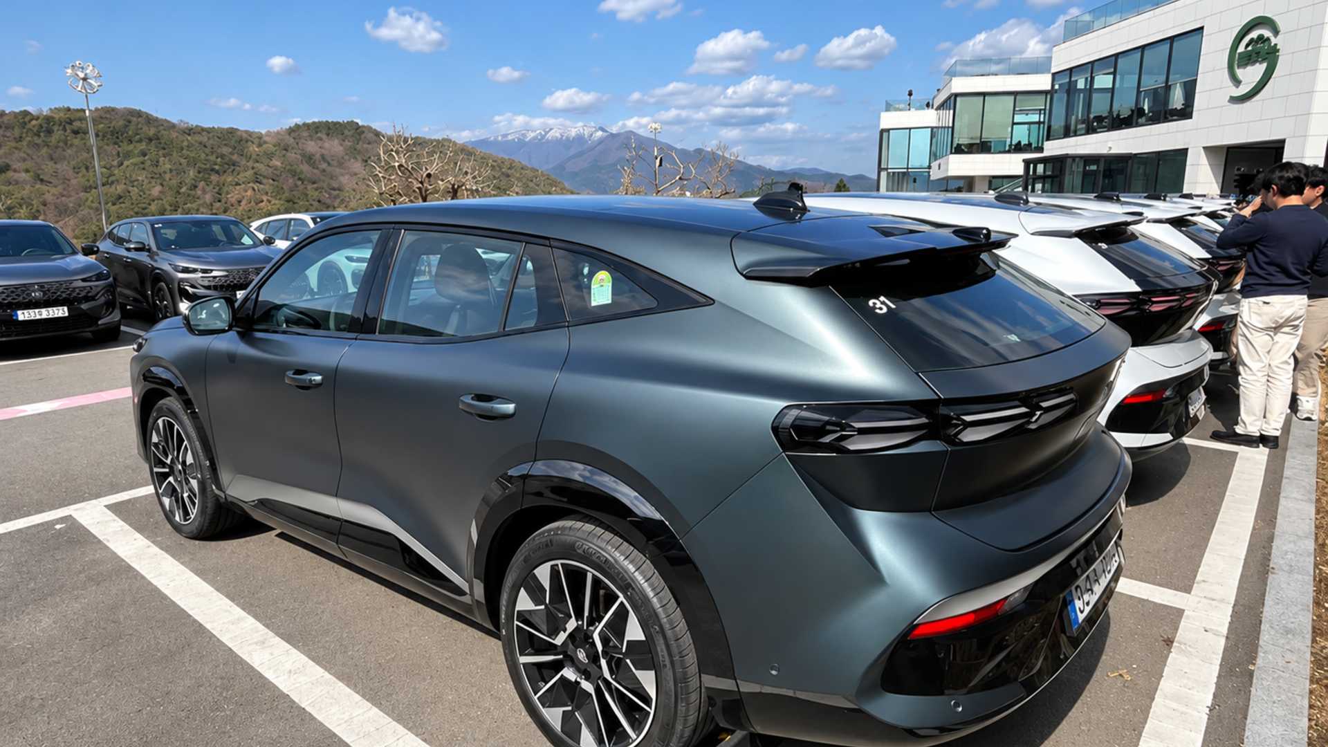 Новый кроссовер Renault с дизайном «под китайцев» привезли в Россию