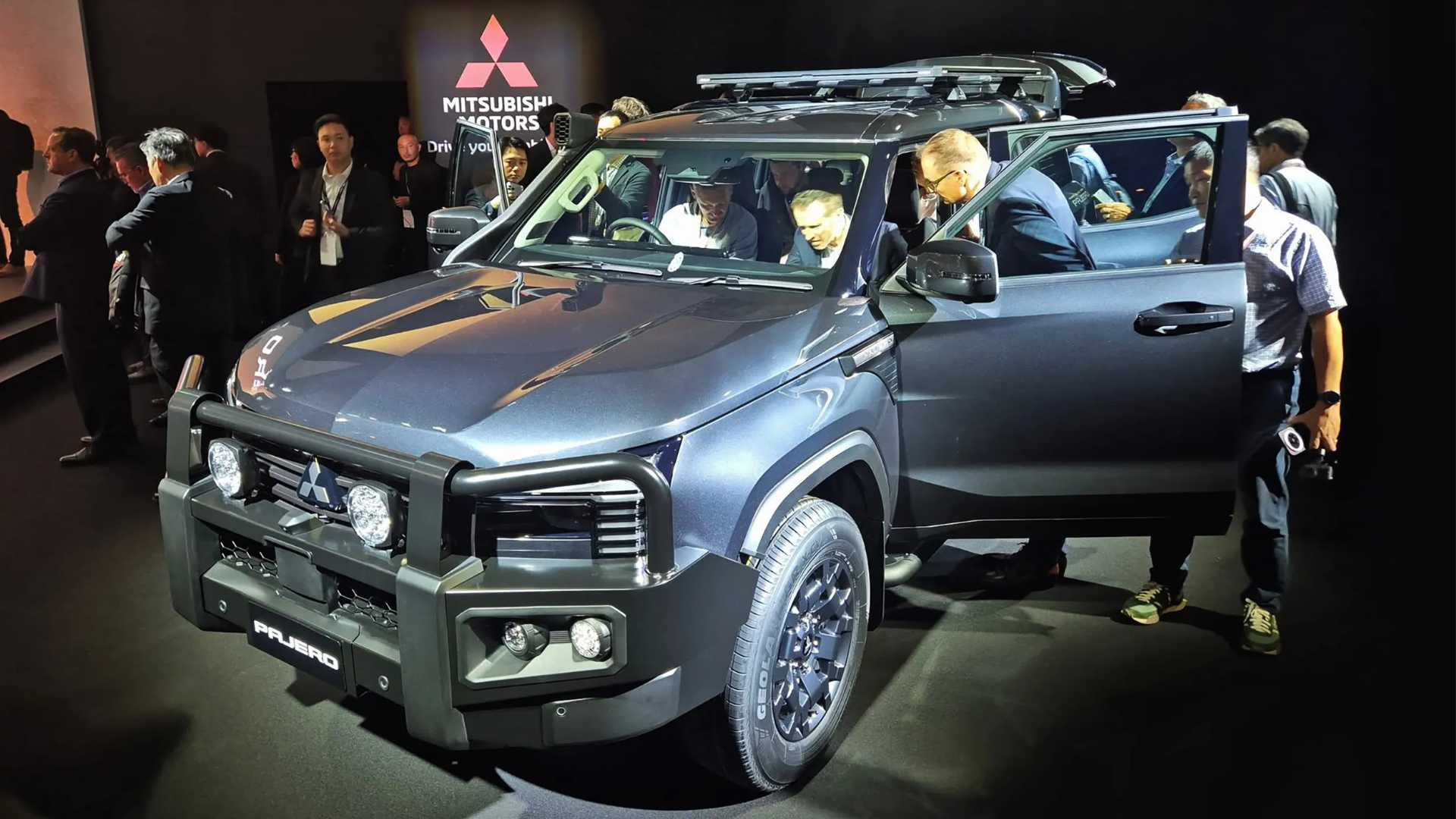 Раллийный Mitsubishi Pajero уже представлен, но несмотря на это не появится в товарном виде 3 Раллийный Mitsubishi Pajero уже представлен, но несмотря на это не появится в товарном виде