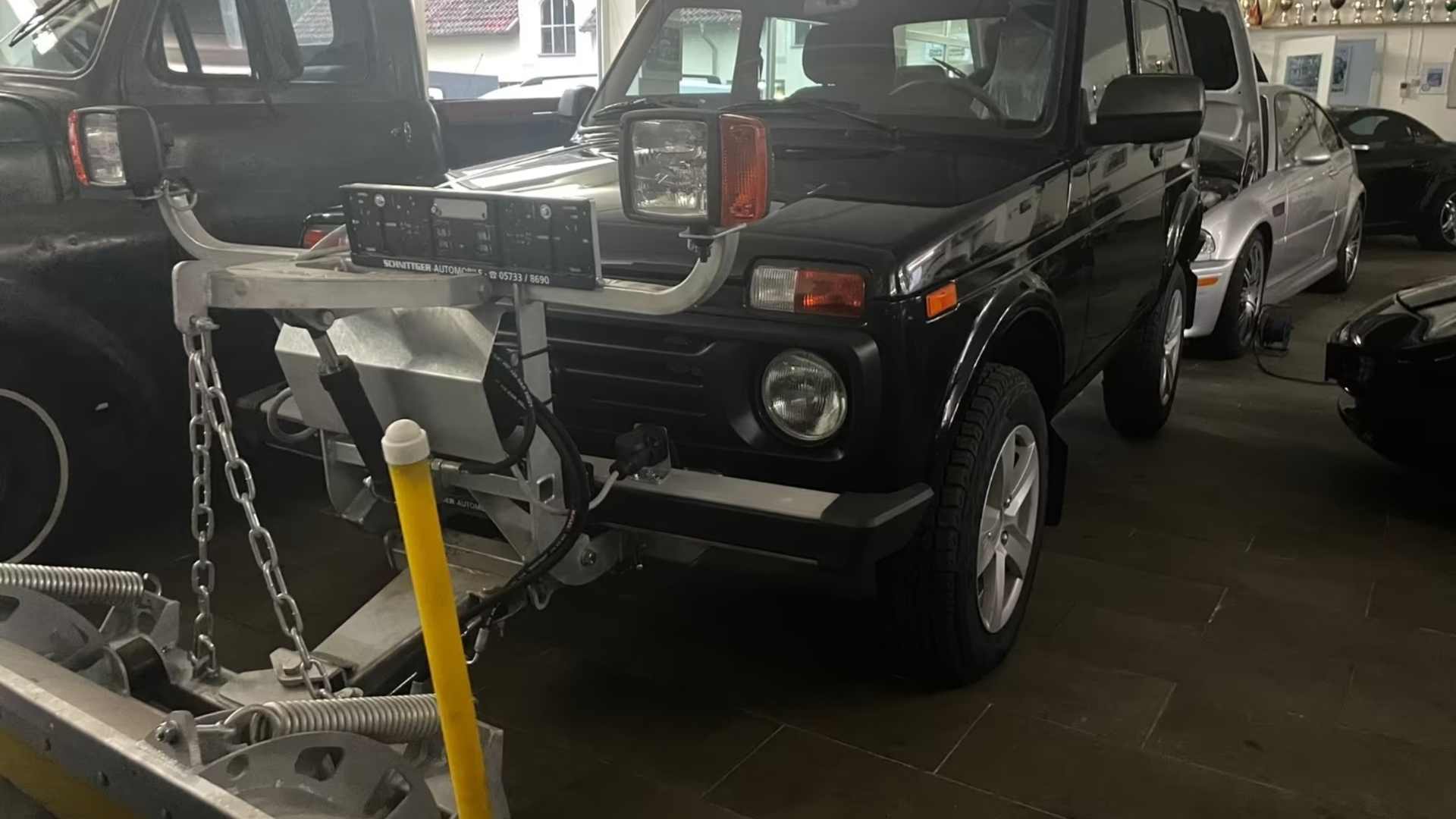 В Германии продают Lada Niva-снегоуборщик за 3,6 млн рублей