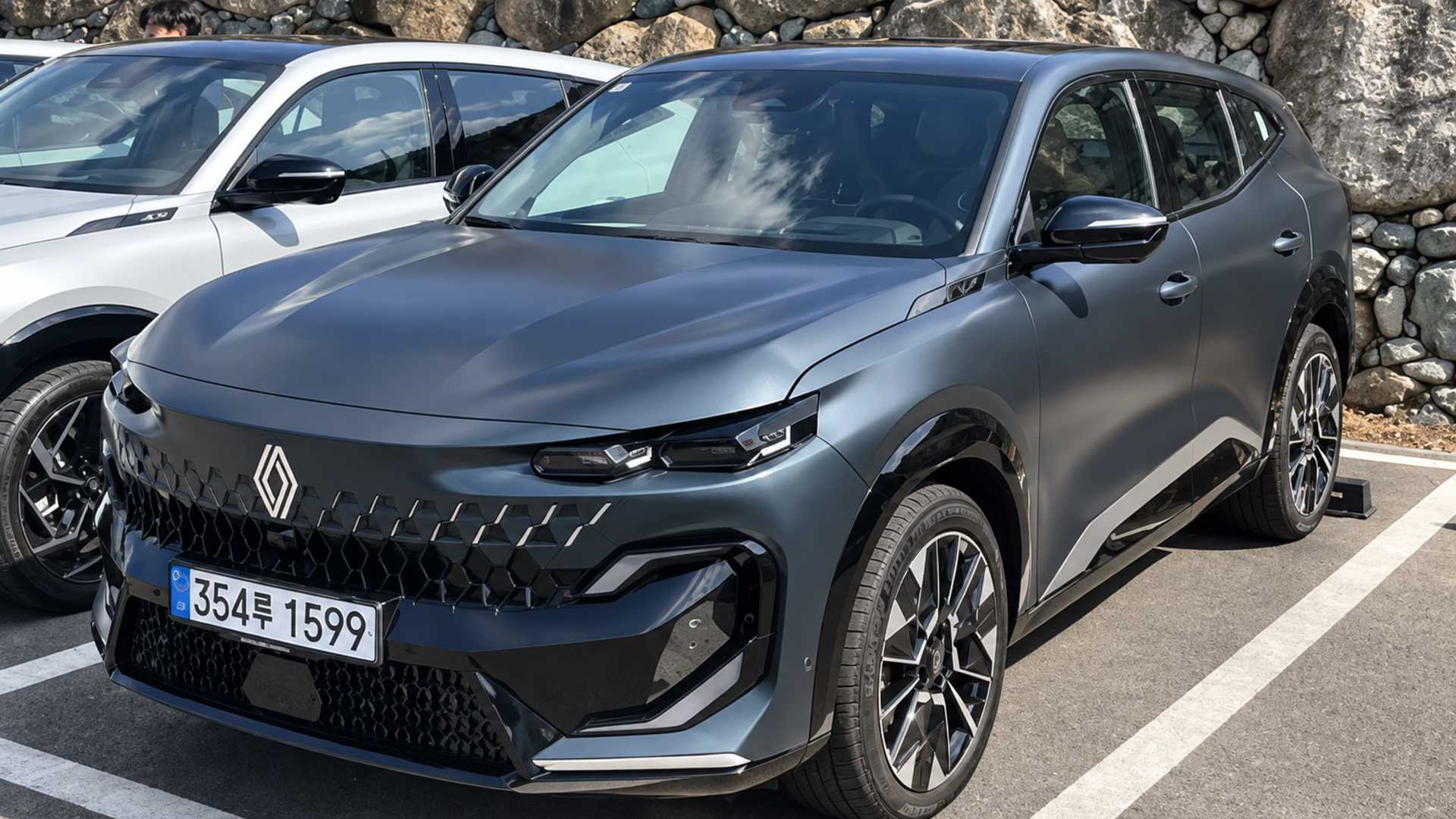 Новый кроссовер Renault с дизайном «под китайцев» привезли в Россию