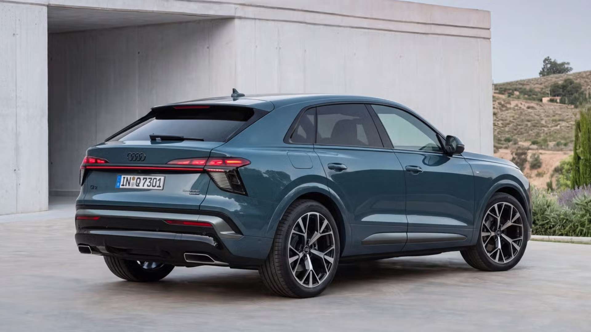 Новый купе-кроссовер Audi Q8 показали на первых реалистичных концепт-артах