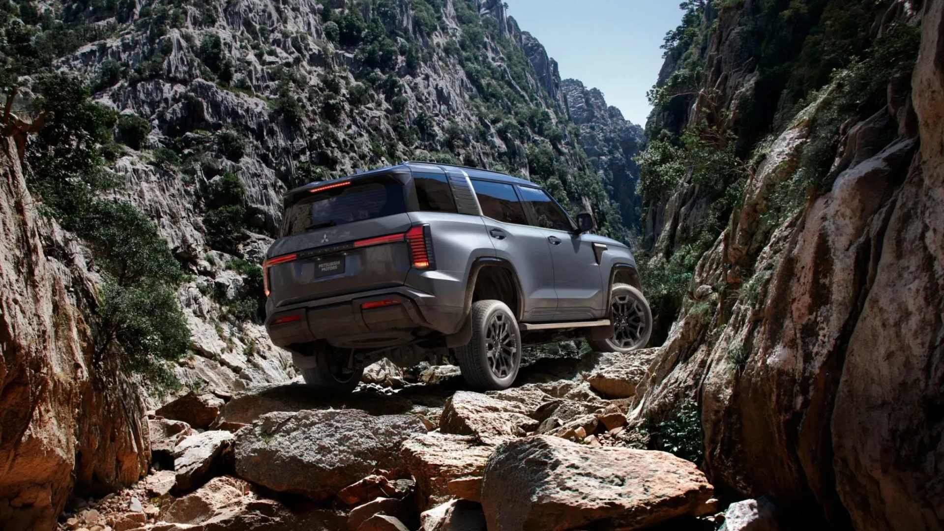 Новый Mitsubishi Pajero будет стоить в Японии дороже Toyota Land Cruiser
